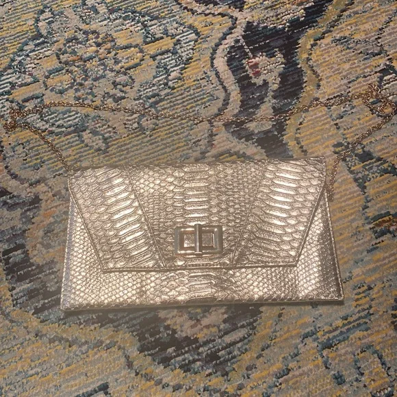 EUC Gold Snakeskin Clutch/Shoulder Evening Bag with Gold Lock and Chain Strap - Picture 2 of 6